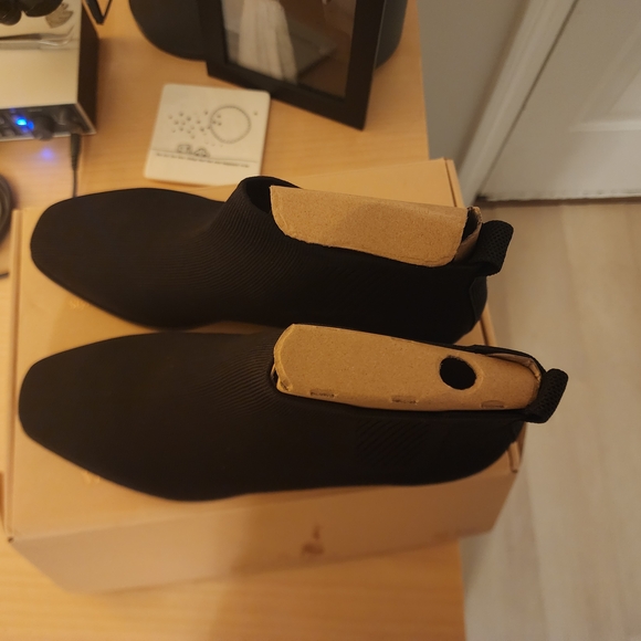 Sleek Black Ankle Booties with Minimalist Design - Picture 3 of 4